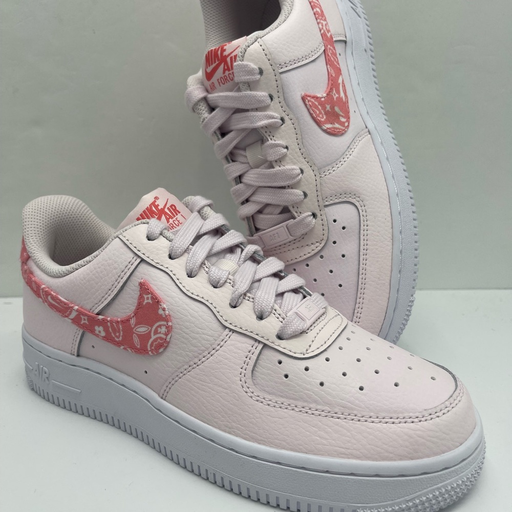 Nike Women W AIR FORCE 1 '07
PEARL PINK/CORAL CHALK-WHITE Pink Platform Sneakers - Picture 15 of 16